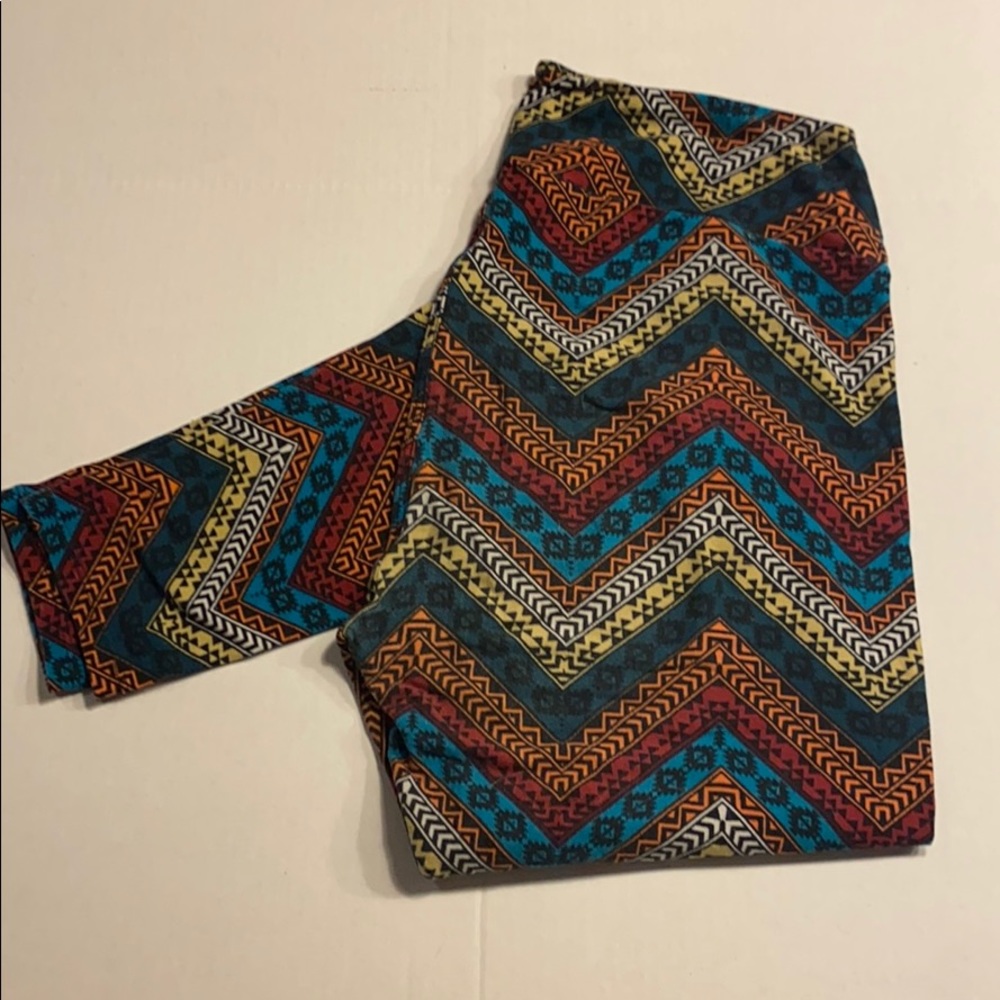 LuLaRoe Tall and Curvy Leggings